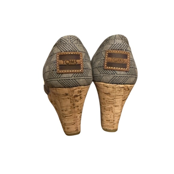 TOMS cork wedge peep toe sandal. Neutral color with subtle geometric pattern - Picture 3 of 4